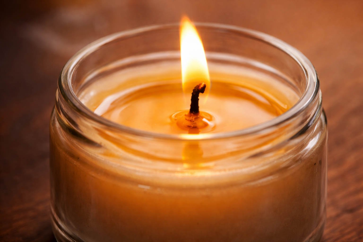 Brandtip geurkaars: laat de wax bovenlaag volledig smelten