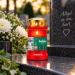 Bolsius graflicht rood brandend op graf